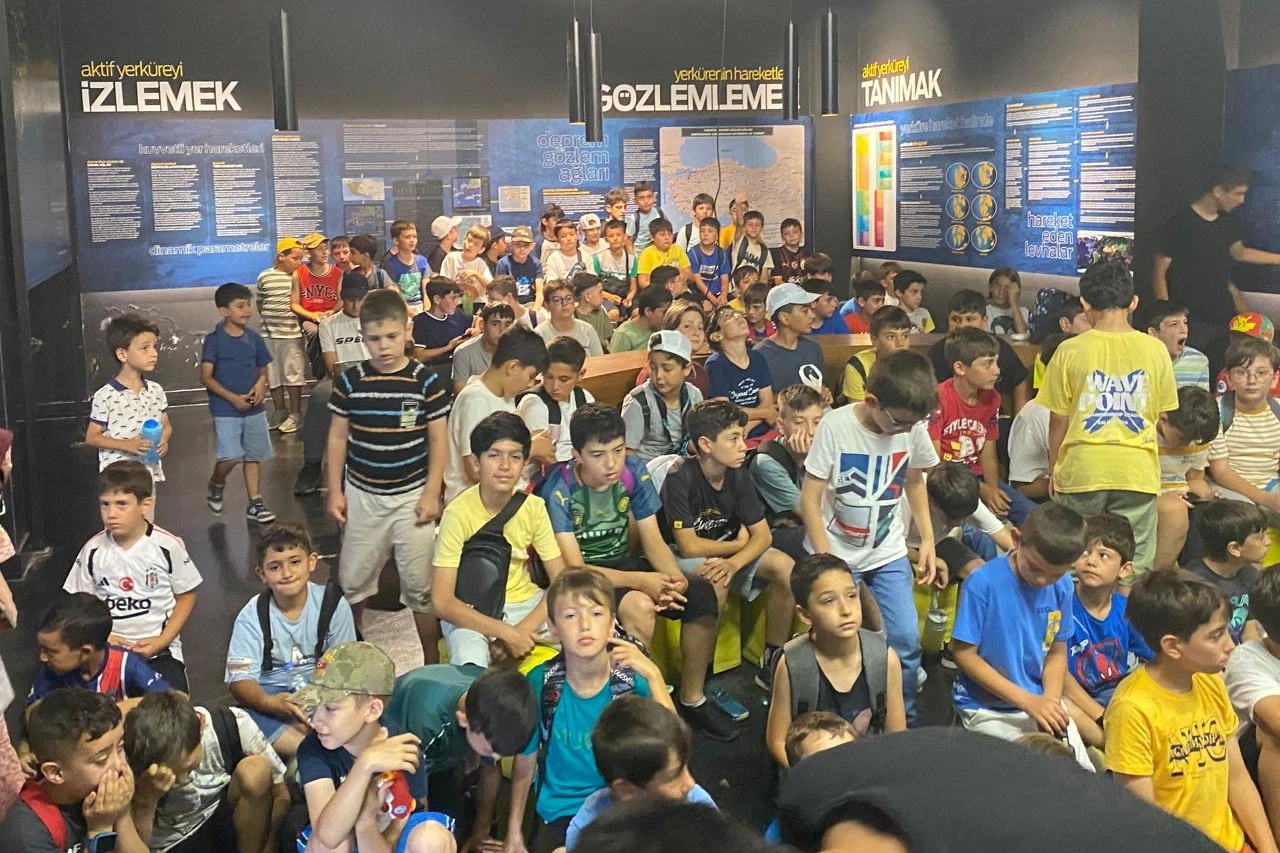 Öğrenciler 17 Ağustos Deprem Müzesinde bilinçleniyor