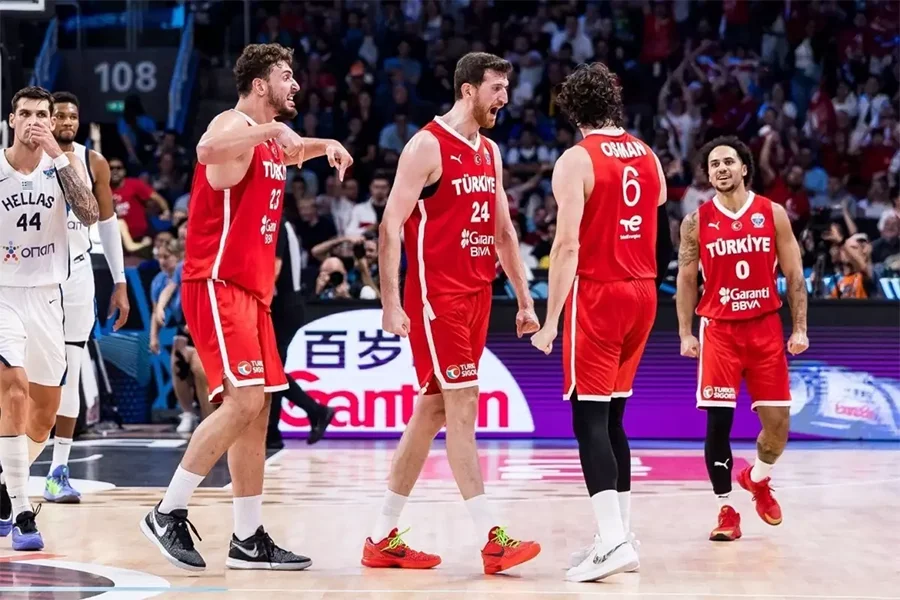 12 Dev Adam'dan Tarihi Final: Yunanistan'ı Devirdik!