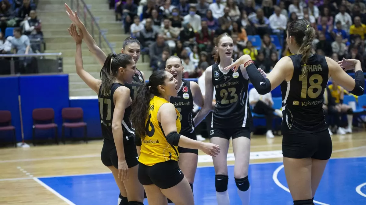 VakıfBank'tan Sultanlar Ligi'ne Set Vermeden Beşinci İmza: Aydın'da Fark Yarattılar!